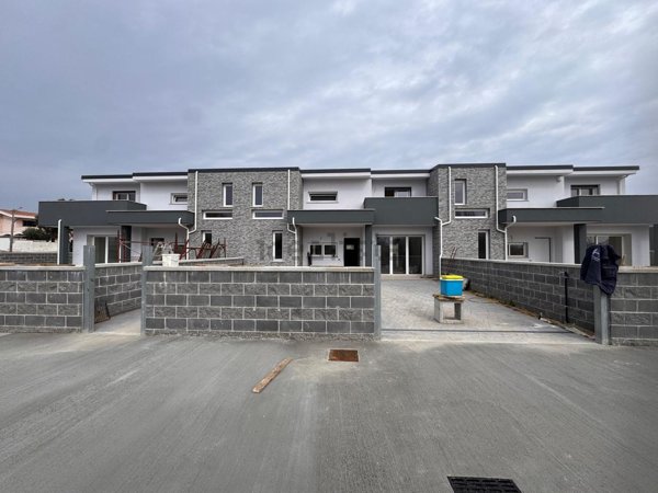 casa indipendente in vendita ad Anzio in zona Villa Claudia