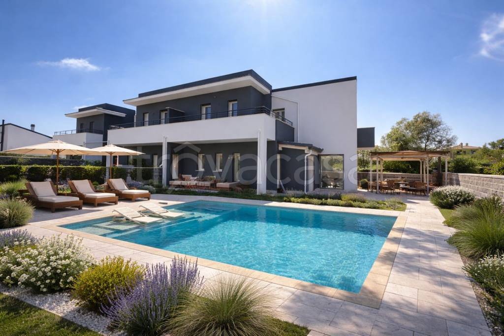 casa indipendente in vendita ad Anzio in zona Villa Claudia