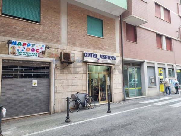negozio in vendita ad Anzio