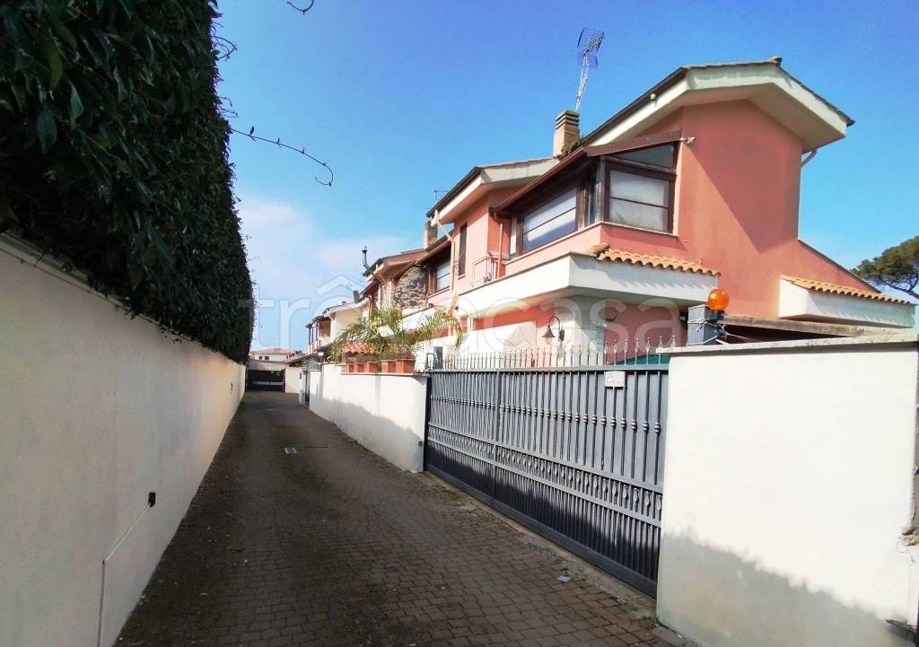 casa indipendente in vendita ad Anzio in zona Villa Claudia