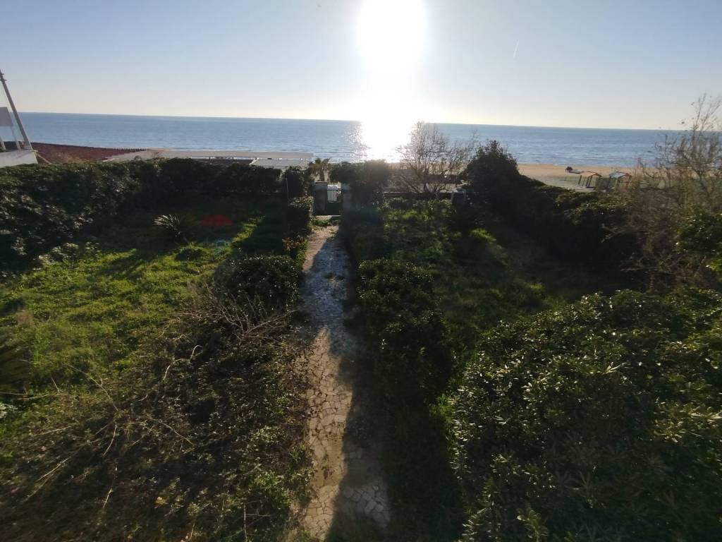 casa indipendente in vendita ad Anzio in zona Mare