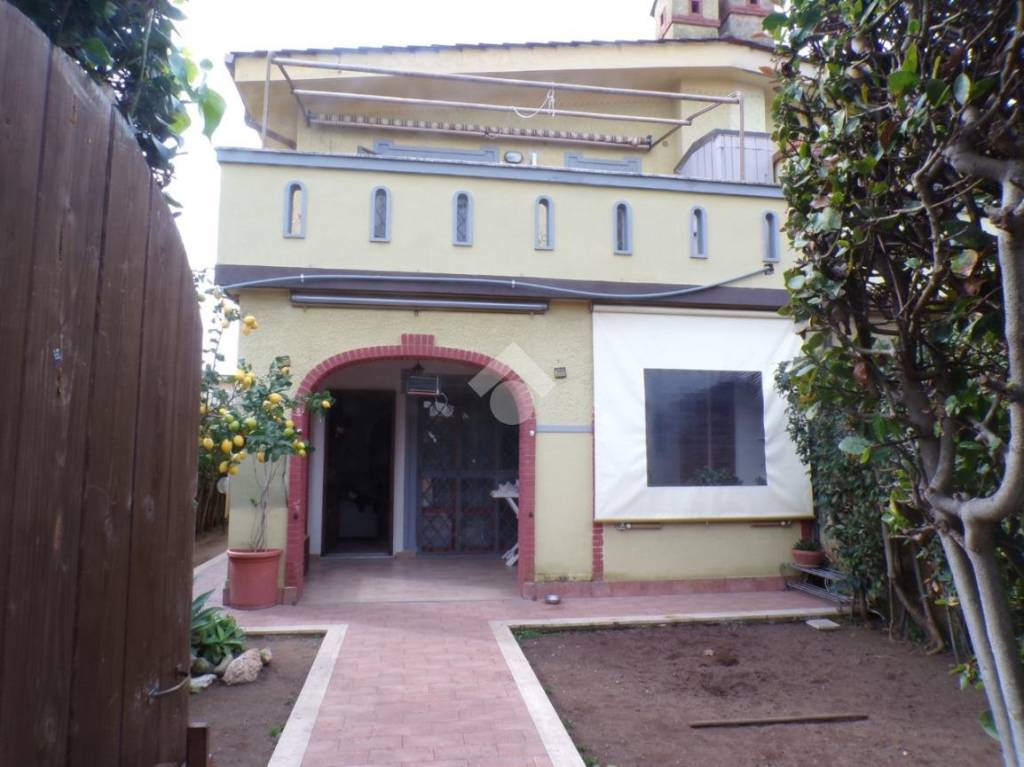 casa indipendente in vendita ad Anzio