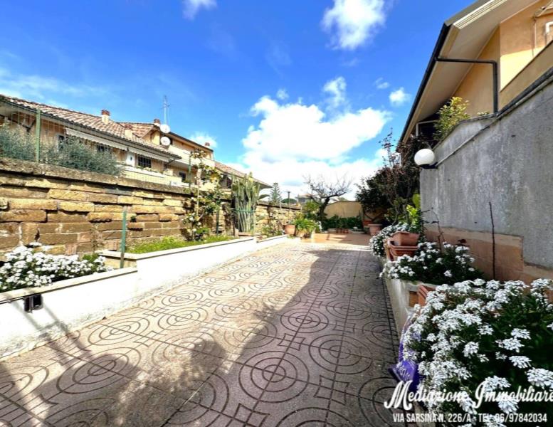 casa indipendente in vendita ad Anzio in zona Villa Claudia