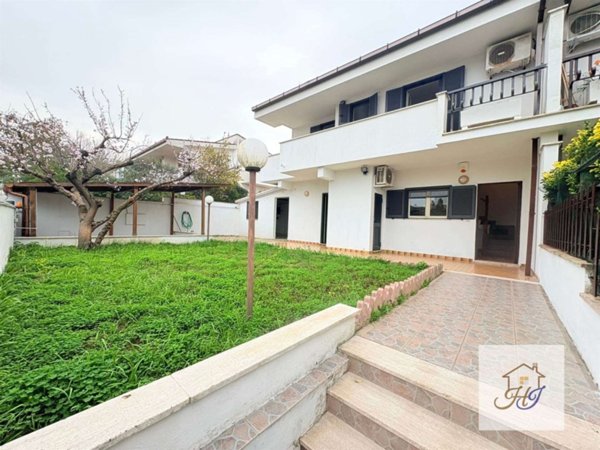casa indipendente in vendita ad Anzio in zona Villa Claudia