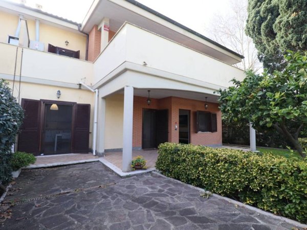 casa indipendente in vendita ad Anzio in zona Mare