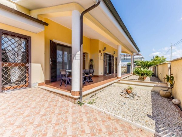 casa indipendente in vendita ad Anzio in zona Stazione