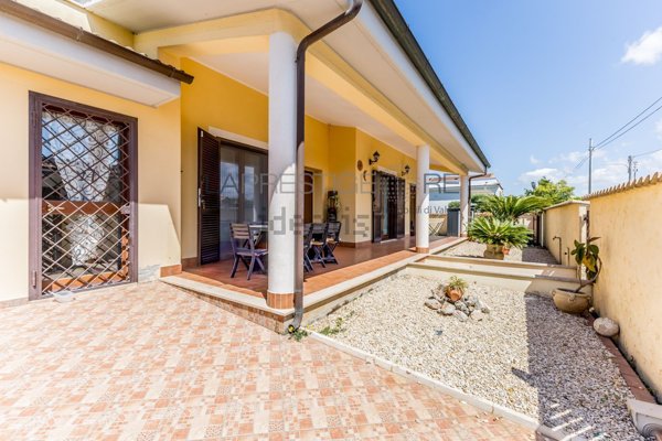 casa indipendente in vendita ad Anzio in zona Mare
