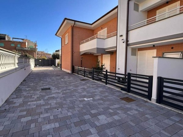 appartamento in vendita ad Anzio in zona Mare