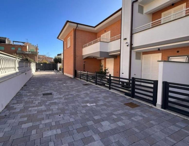 appartamento in vendita ad Anzio in zona Mare