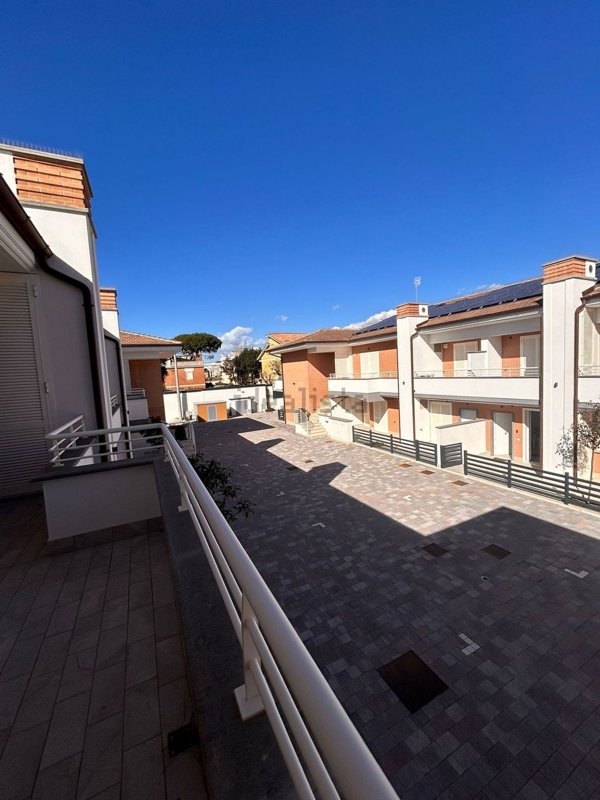 appartamento in vendita ad Anzio in zona Mare
