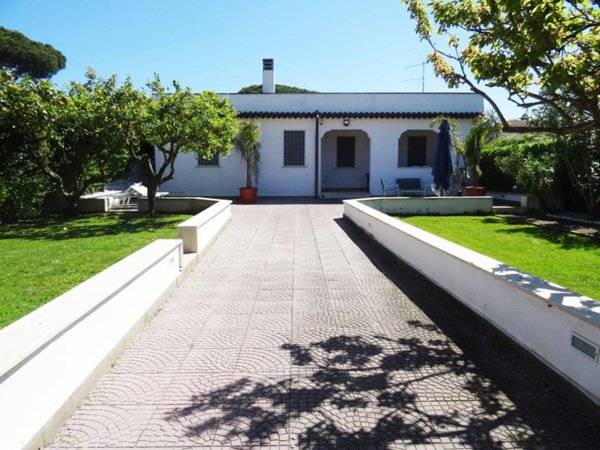 casa indipendente in vendita ad Anzio in zona Lido dei Pini