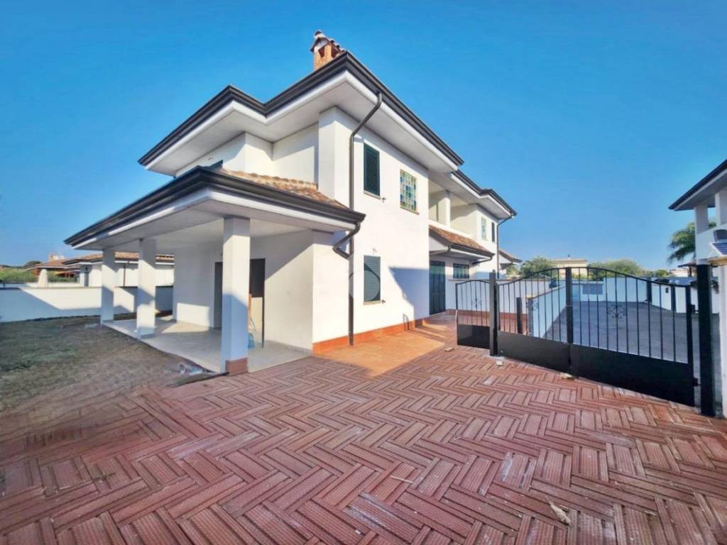 casa indipendente in vendita ad Anzio in zona Stazione