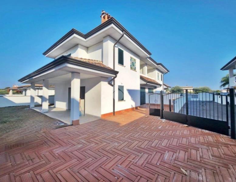 casa indipendente in vendita ad Anzio in zona Anzio Colonia