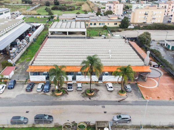 negozio in vendita ad Anzio in zona Lido dei Pini