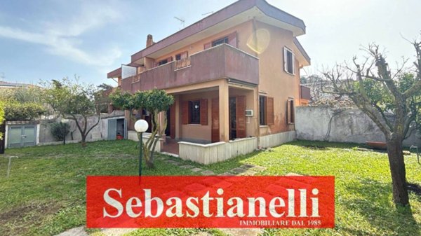 casa indipendente in vendita ad Anzio in zona Mare