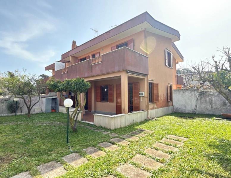 casa indipendente in vendita ad Anzio in zona Mare