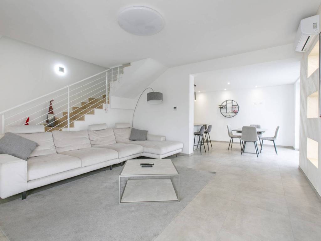 casa indipendente in vendita ad Anzio in zona Villa Claudia