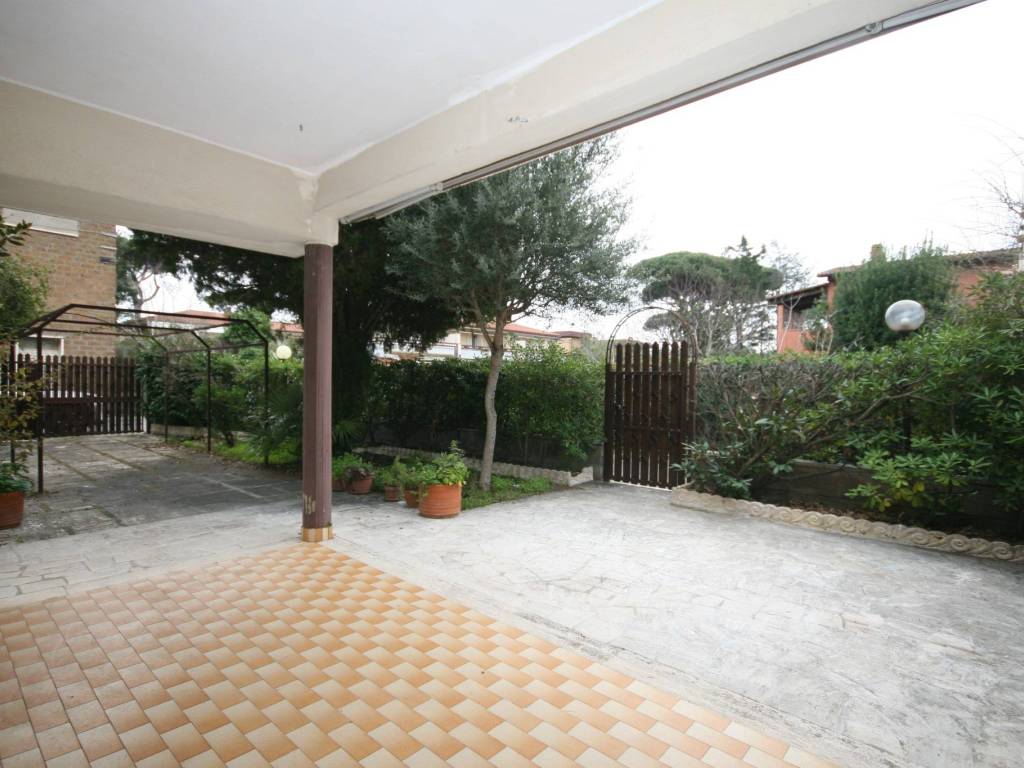 casa indipendente in vendita ad Anzio in zona Mare
