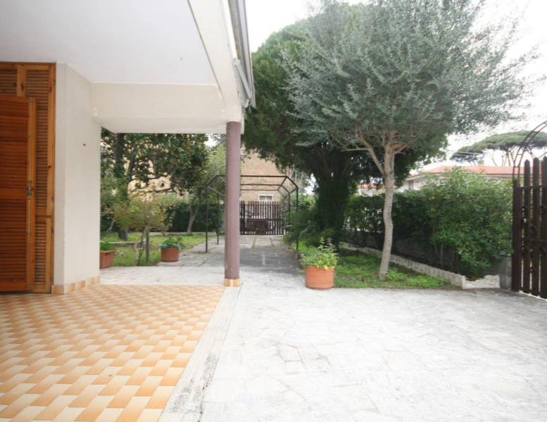 casa indipendente in vendita ad Anzio in zona Mare