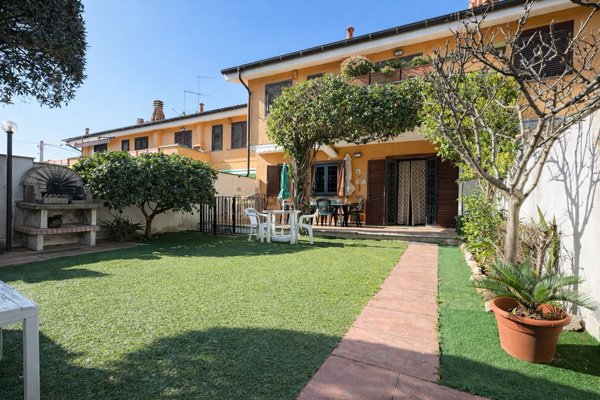 casa indipendente in vendita ad Anzio in zona Cincinnato