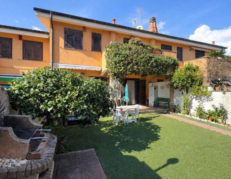 casa indipendente in vendita ad Anzio in zona Cincinnato