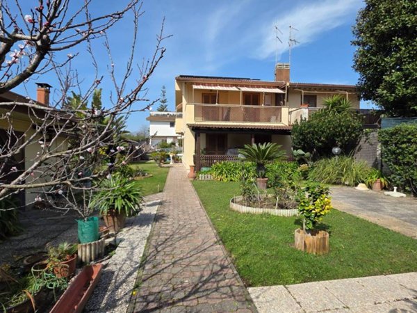casa indipendente in vendita ad Anzio in zona Villa Claudia