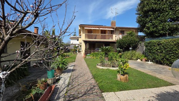 casa indipendente in vendita ad Anzio in zona Villa Claudia