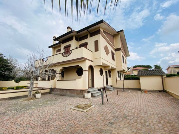 casa indipendente in vendita ad Anzio in zona Lido dei Pini