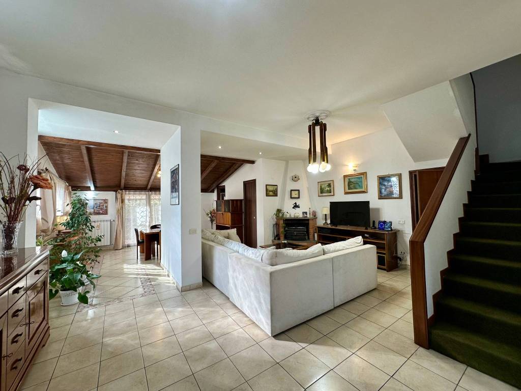 casa indipendente in vendita ad Anzio in zona Villa Claudia