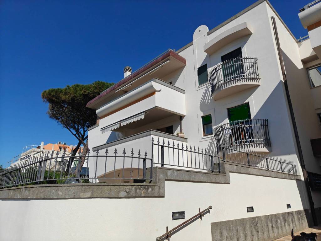 appartamento in vendita ad Anzio in zona Mare