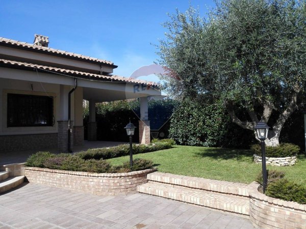 casa indipendente in vendita ad Anzio