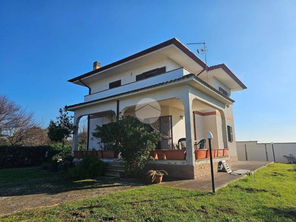 casa indipendente in vendita ad Anzio in zona Lido dei Pini