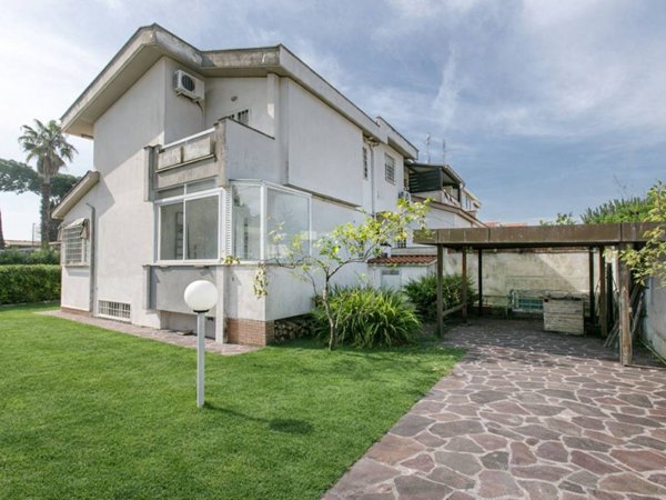 casa indipendente in vendita ad Anzio in zona Villa Claudia