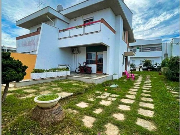 casa indipendente in vendita ad Anzio in zona Villa Claudia