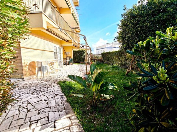 appartamento in vendita ad Anzio in zona Mare