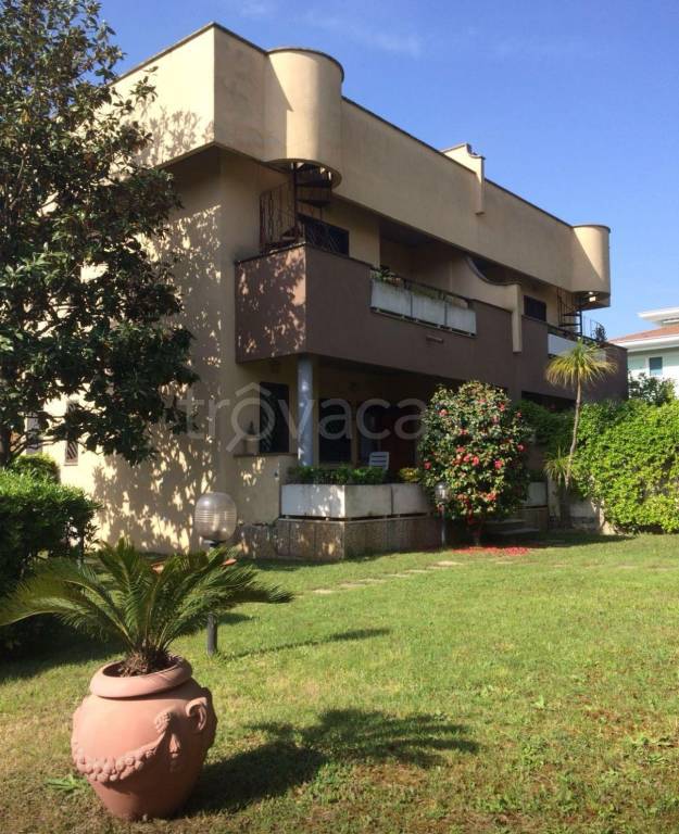 casa indipendente in vendita ad Anzio in zona Villa Claudia