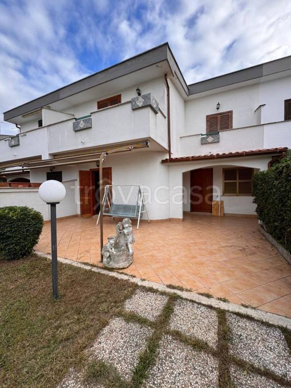 casa indipendente in vendita ad Anzio in zona Villa Claudia