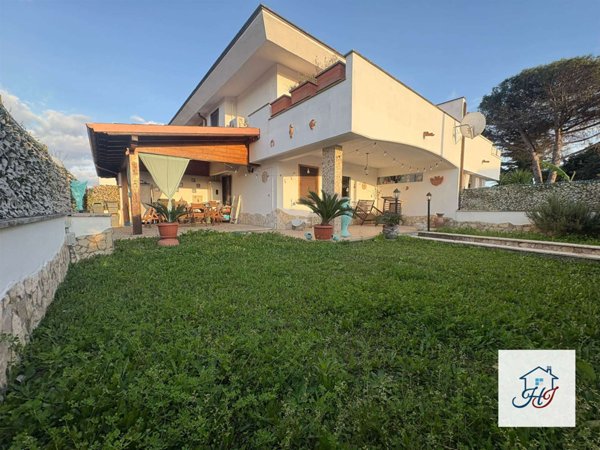 casa indipendente in vendita ad Anzio in zona Mare