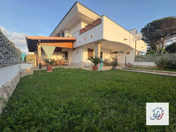 casa indipendente in vendita ad Anzio in zona Lido dei Pini
