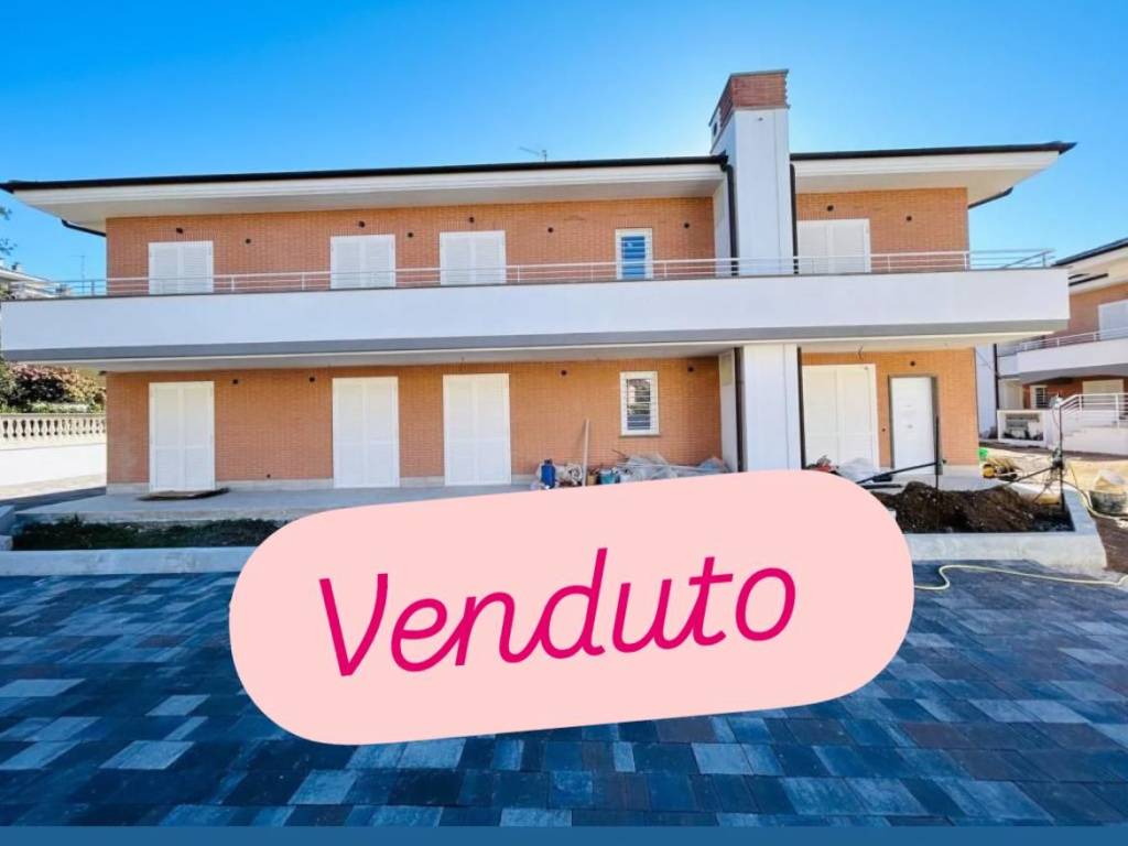 appartamento in vendita ad Anzio in zona Mare