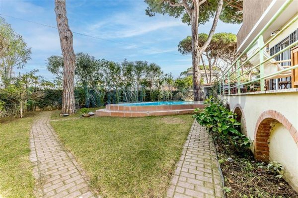 casa indipendente in vendita ad Anzio in zona Mare