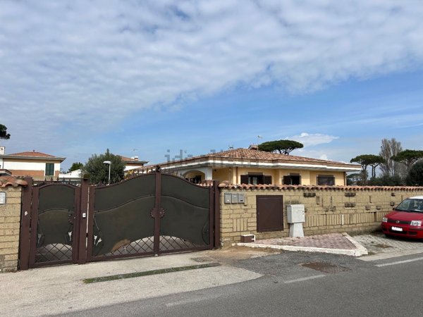 casa indipendente in vendita ad Anzio in zona Stazione