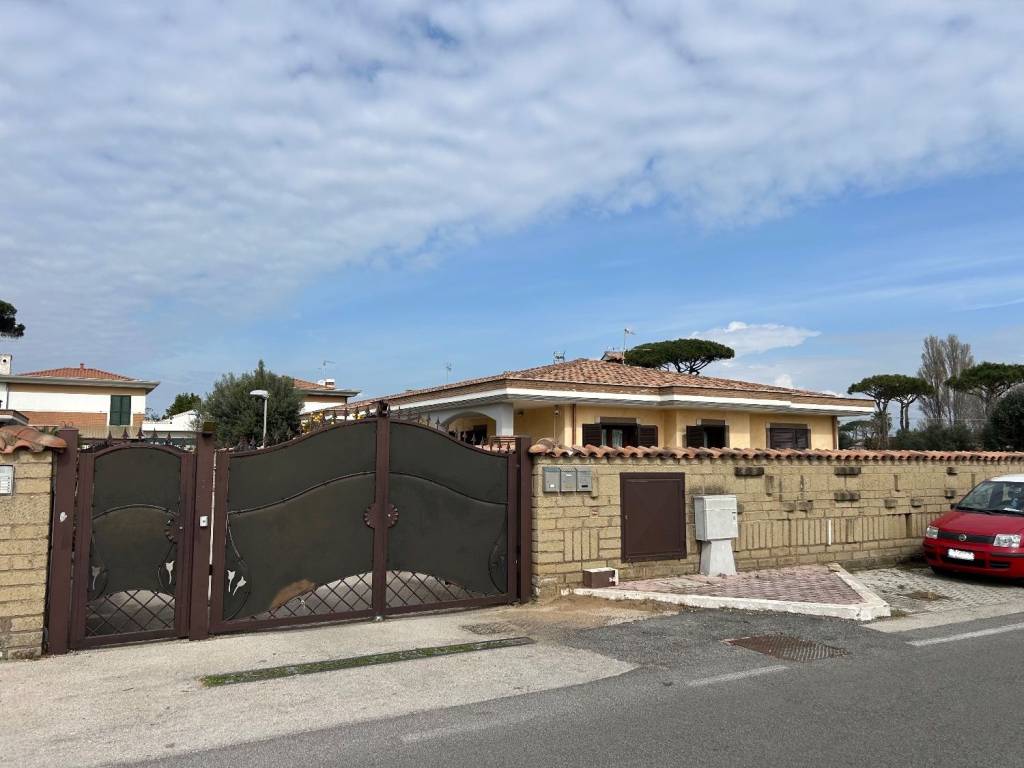 casa indipendente in vendita ad Anzio