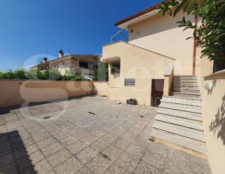 appartamento in vendita ad Anzio in zona Mare