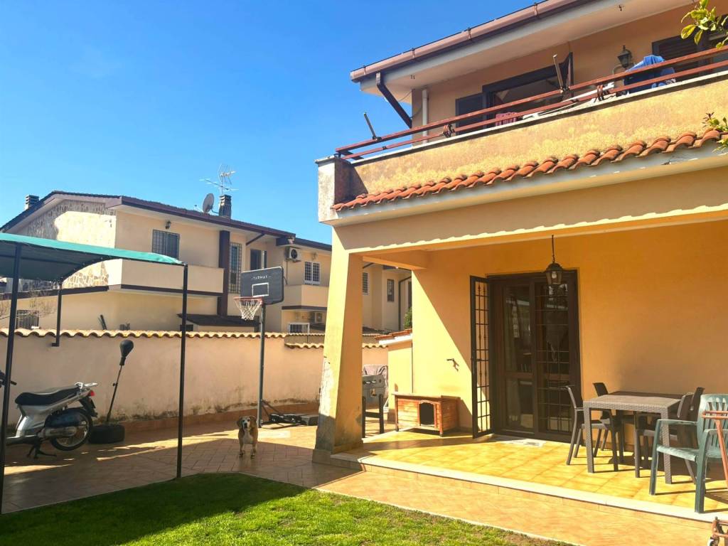 casa indipendente in vendita ad Anzio in zona Mare