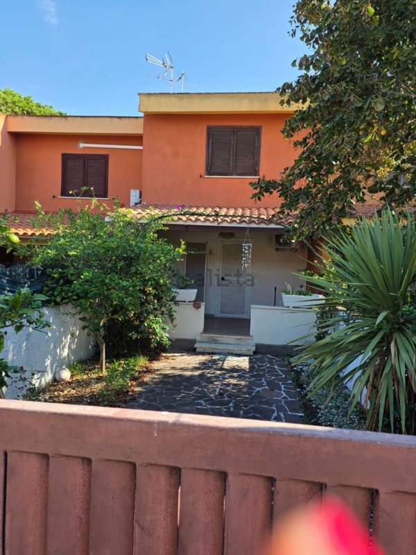 casa indipendente in vendita ad Anzio in zona Villa Claudia