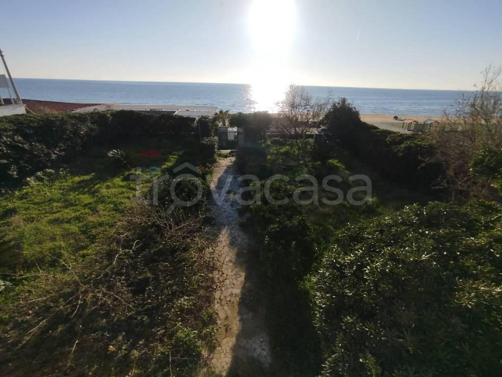 casa indipendente in vendita ad Anzio in zona Mare