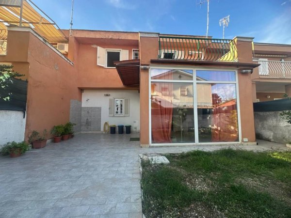 casa indipendente in vendita ad Anzio in zona Villa Claudia