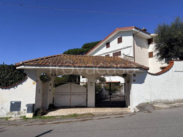 casa indipendente in vendita ad Anzio in zona Mare