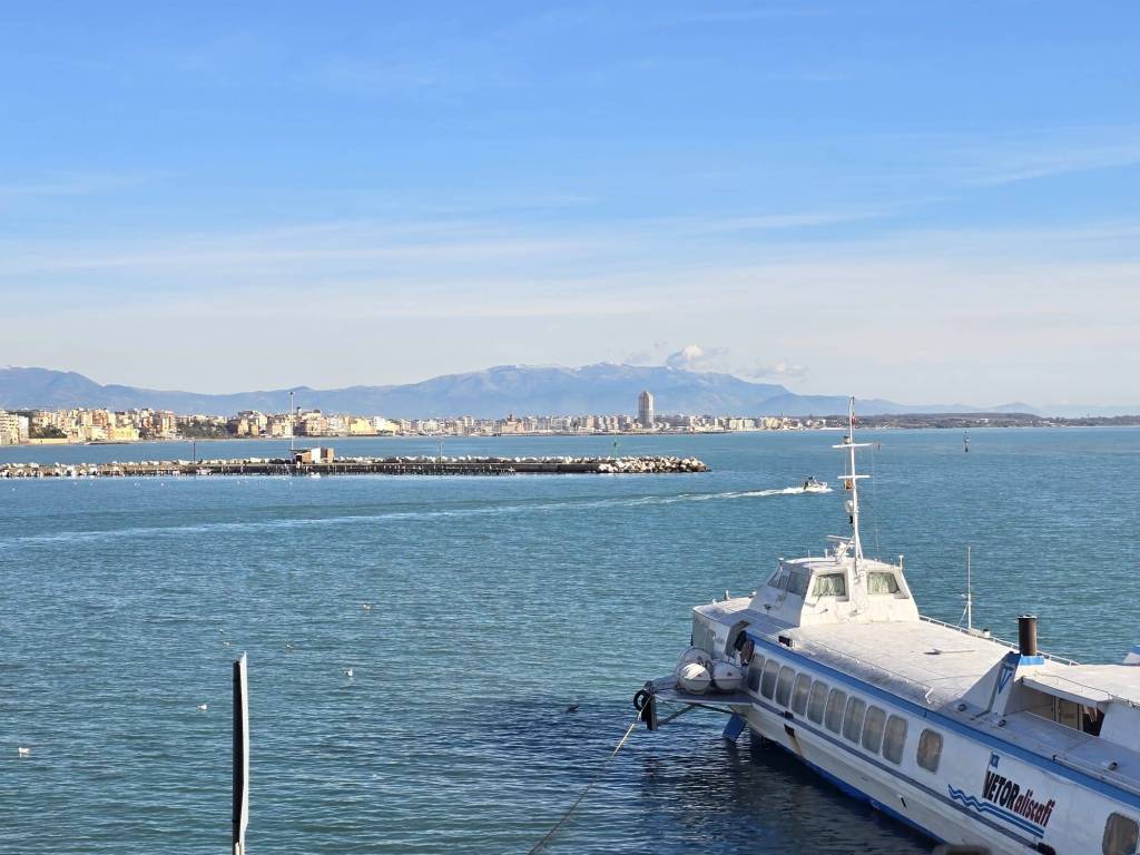 appartamento in vendita ad Anzio in zona Mare